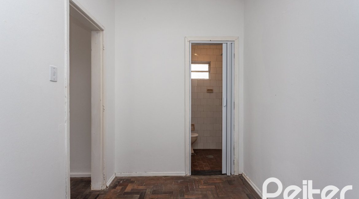 Casa à venda com 110m², 2 dormitórios, 2 vagas, no bairro Tristeza em Porto Alegre