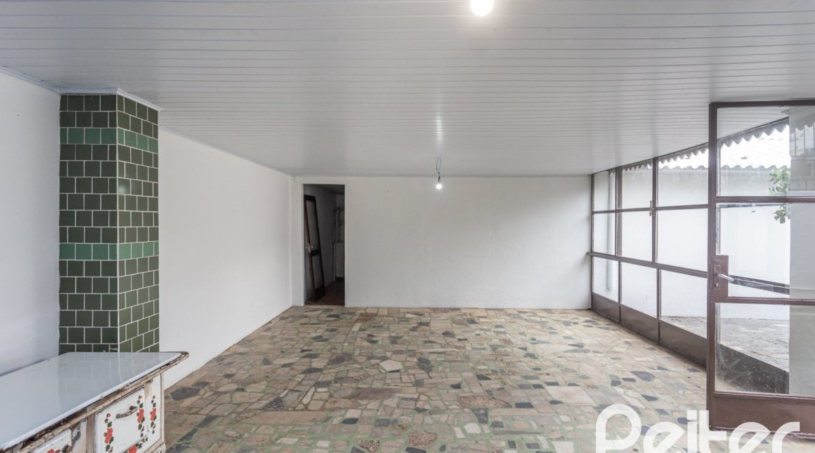 Casa à venda com 110m², 2 dormitórios, 2 vagas, no bairro Tristeza em Porto Alegre