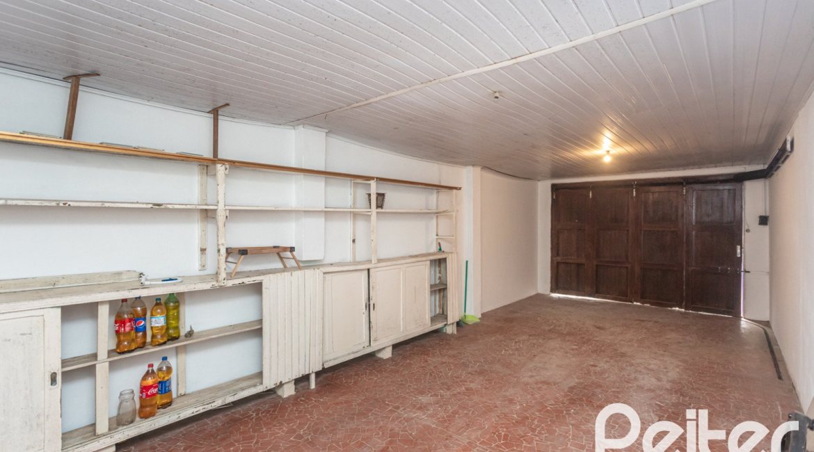 Casa à venda com 110m², 2 dormitórios, 2 vagas, no bairro Tristeza em Porto Alegre