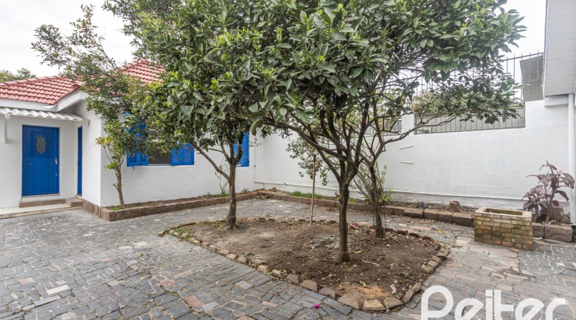 Casa à venda com 110m², 2 dormitórios, 2 vagas, no bairro Tristeza em Porto Alegre