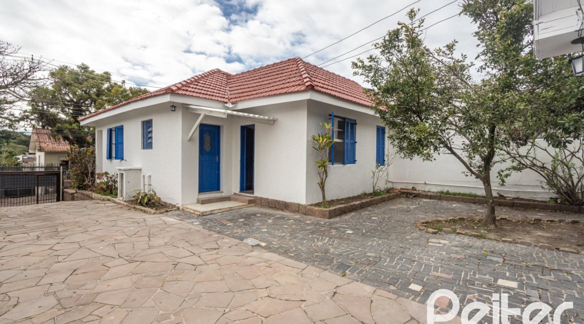 Casa à venda com 110m², 2 dormitórios, 2 vagas, no bairro Tristeza em Porto Alegre