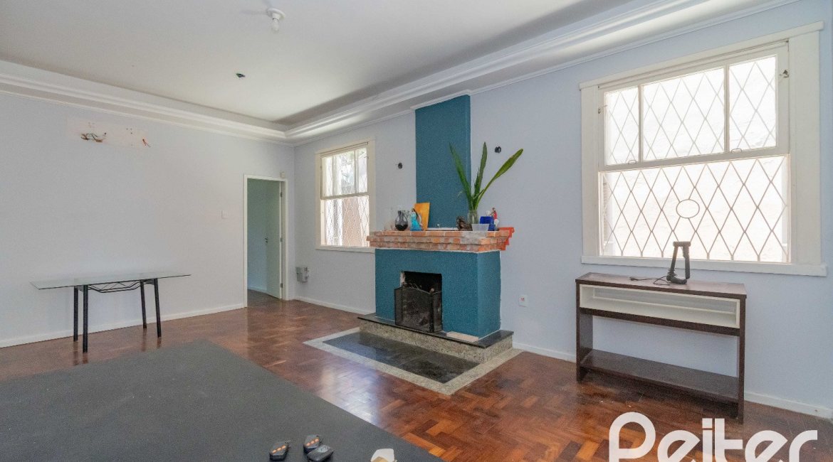 Casa à venda com 134m², 2 dormitórios, 2 suítes, 2 vagas, no bairro Vila Assunção em Porto Alegre