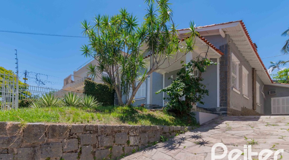 Casa à venda com 134m², 2 dormitórios, 2 suítes, 2 vagas, no bairro Vila Assunção em Porto Alegre
