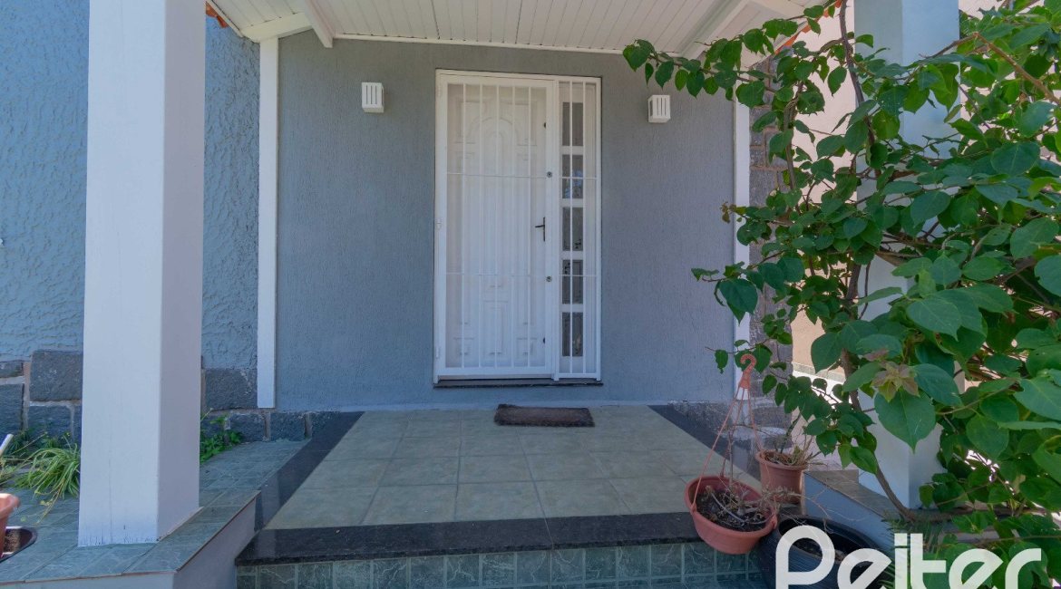 Casa à venda com 134m², 2 dormitórios, 2 suítes, 2 vagas, no bairro Vila Assunção em Porto Alegre