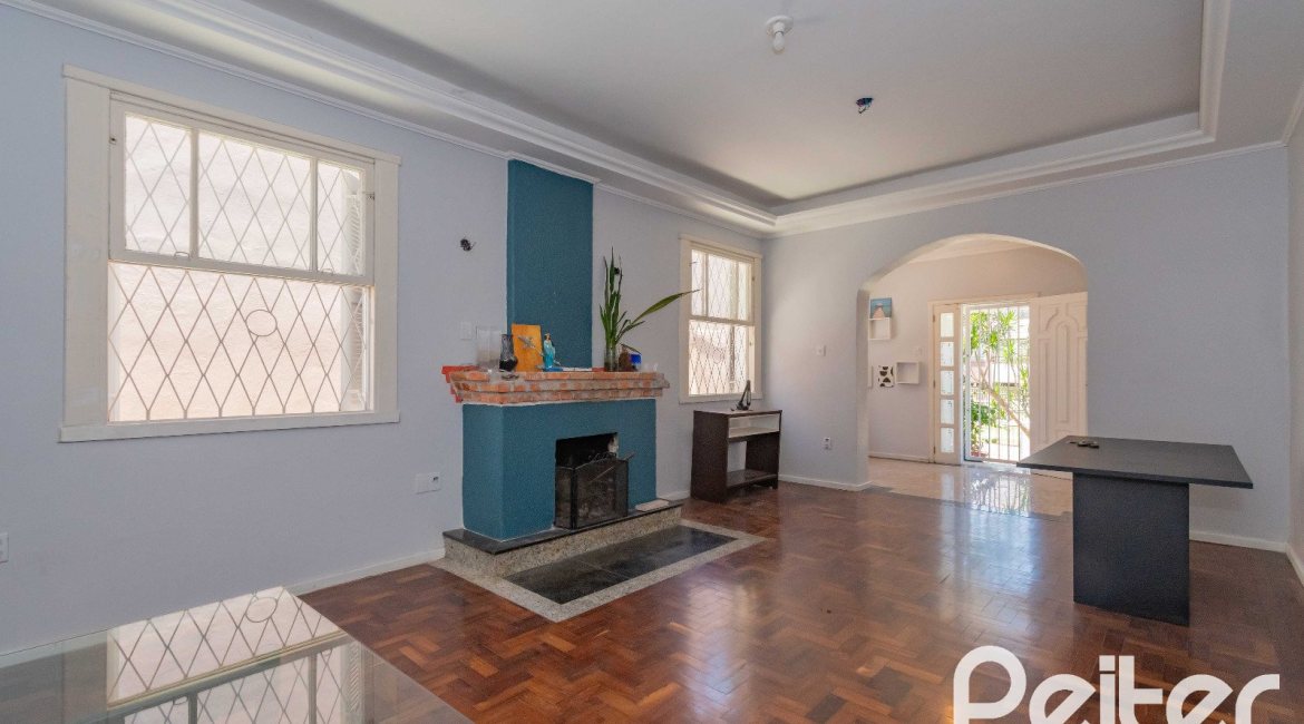 Casa à venda com 134m², 2 dormitórios, 2 suítes, 2 vagas, no bairro Vila Assunção em Porto Alegre