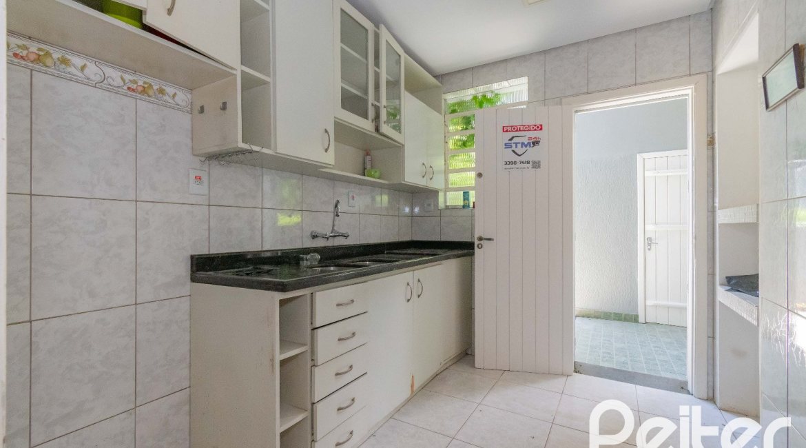 Casa à venda com 134m², 2 dormitórios, 2 suítes, 2 vagas, no bairro Vila Assunção em Porto Alegre