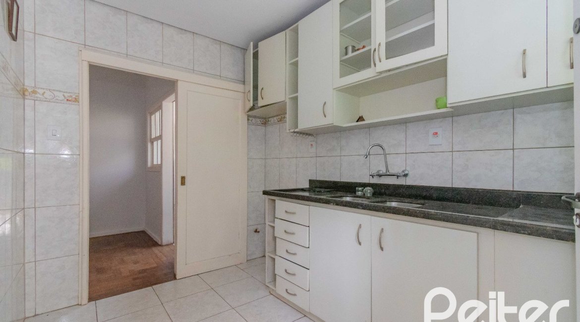 Casa à venda com 134m², 2 dormitórios, 2 suítes, 2 vagas, no bairro Vila Assunção em Porto Alegre