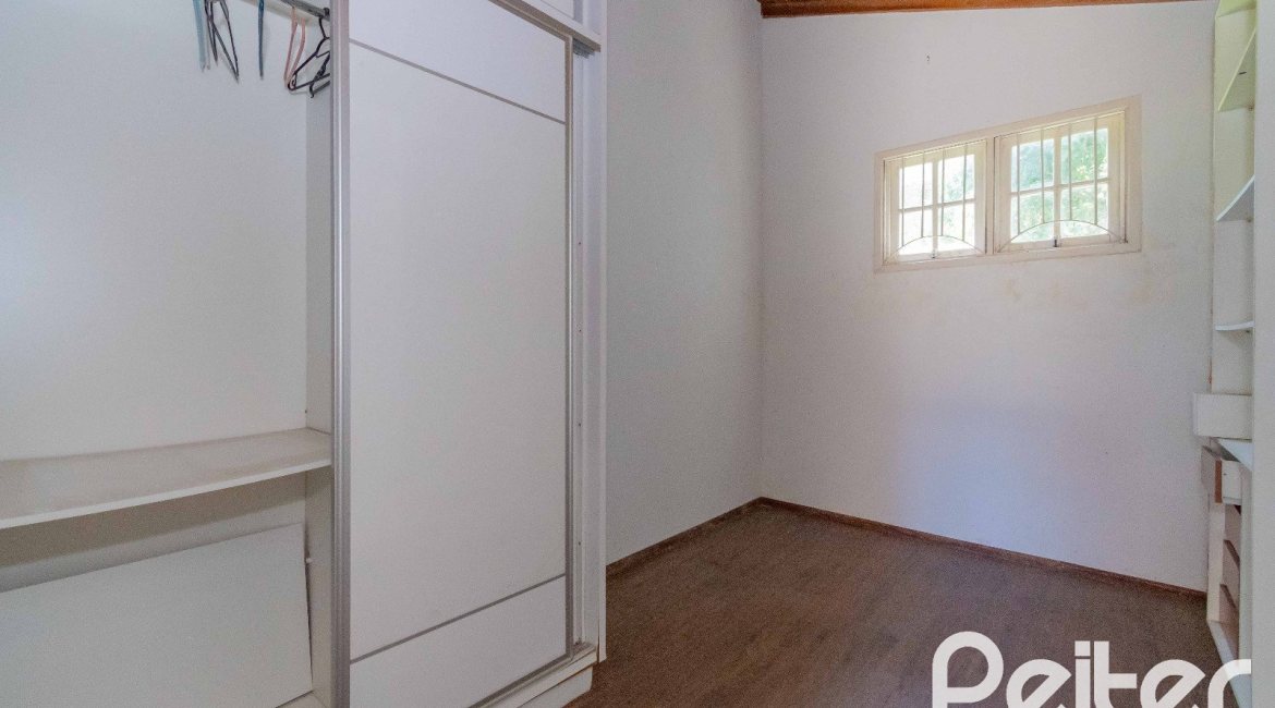 Casa à venda com 134m², 2 dormitórios, 2 suítes, 2 vagas, no bairro Vila Assunção em Porto Alegre