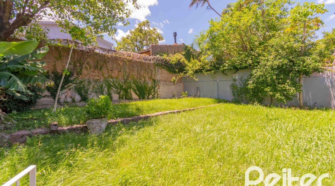 Casa à venda com 134m², 2 dormitórios, 2 suítes, 2 vagas, no bairro Vila Assunção em Porto Alegre