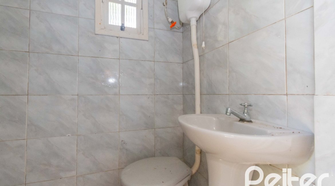 Casa à venda com 134m², 2 dormitórios, 2 suítes, 2 vagas, no bairro Vila Assunção em Porto Alegre