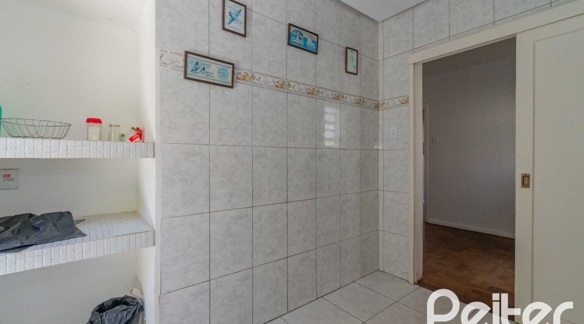 Casa à venda com 134m², 2 dormitórios, 2 suítes, 2 vagas, no bairro Vila Assunção em Porto Alegre