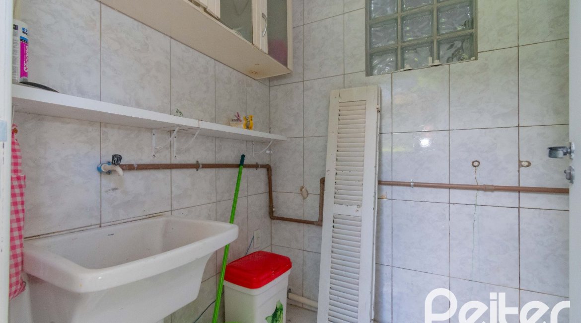 Casa à venda com 134m², 2 dormitórios, 2 suítes, 2 vagas, no bairro Vila Assunção em Porto Alegre