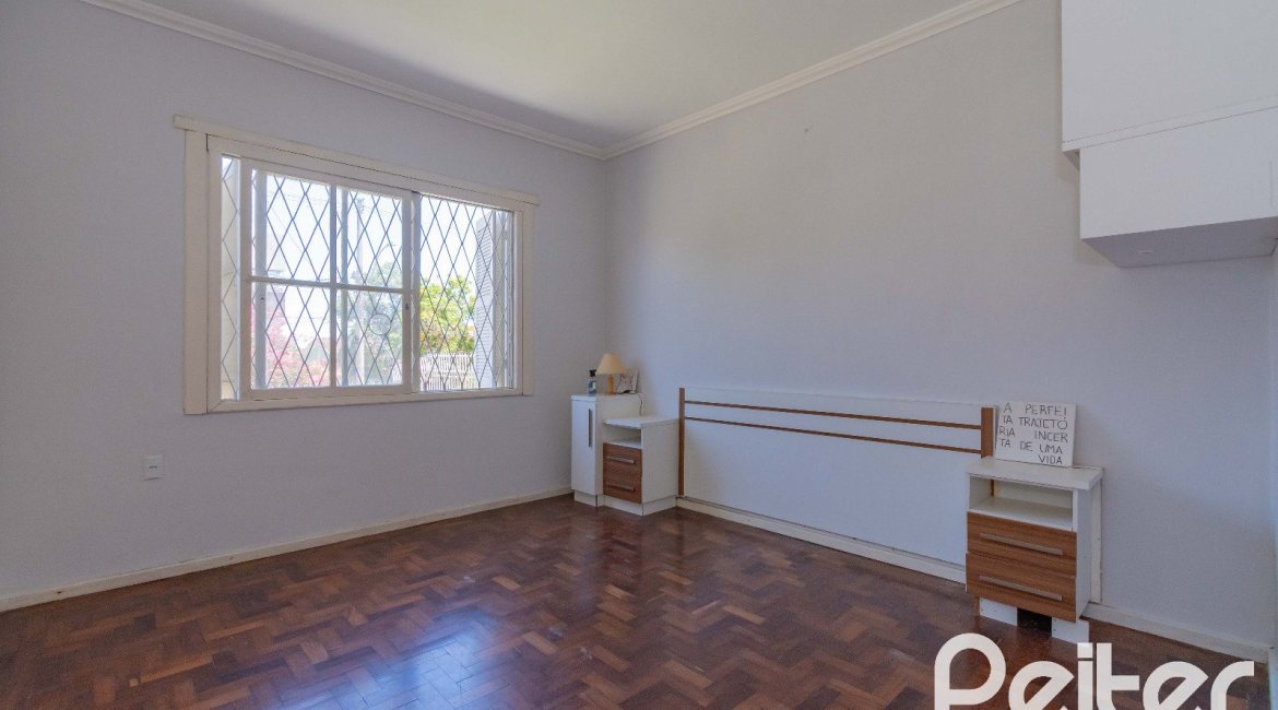 Casa à venda com 134m², 2 dormitórios, 2 suítes, 2 vagas, no bairro Vila Assunção em Porto Alegre