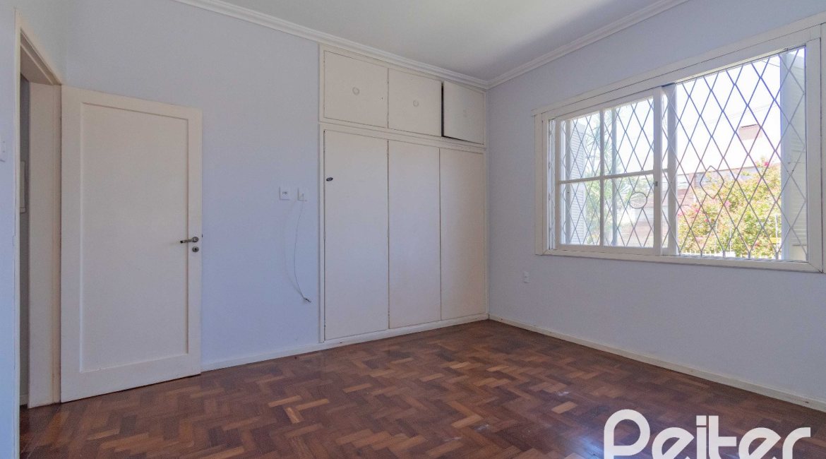 Casa à venda com 134m², 2 dormitórios, 2 suítes, 2 vagas, no bairro Vila Assunção em Porto Alegre