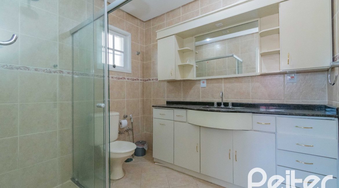 Casa à venda com 134m², 2 dormitórios, 2 suítes, 2 vagas, no bairro Vila Assunção em Porto Alegre