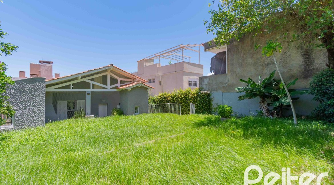 Casa à venda com 134m², 2 dormitórios, 2 suítes, 2 vagas, no bairro Vila Assunção em Porto Alegre