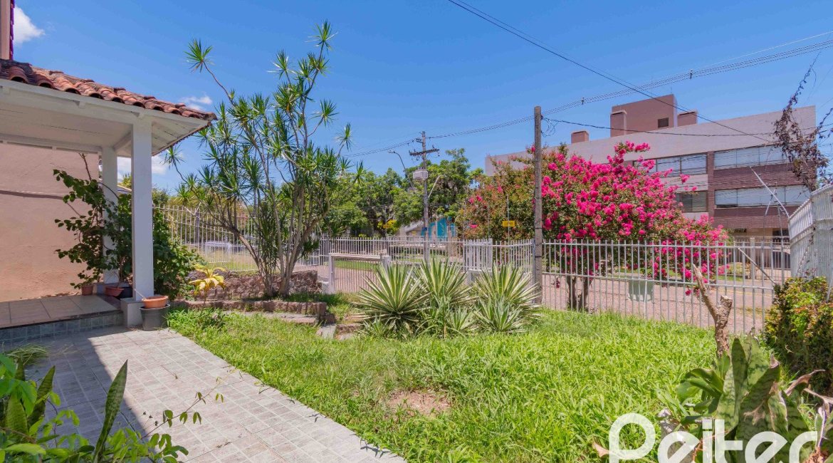 Casa à venda com 134m², 2 dormitórios, 2 suítes, 2 vagas, no bairro Vila Assunção em Porto Alegre