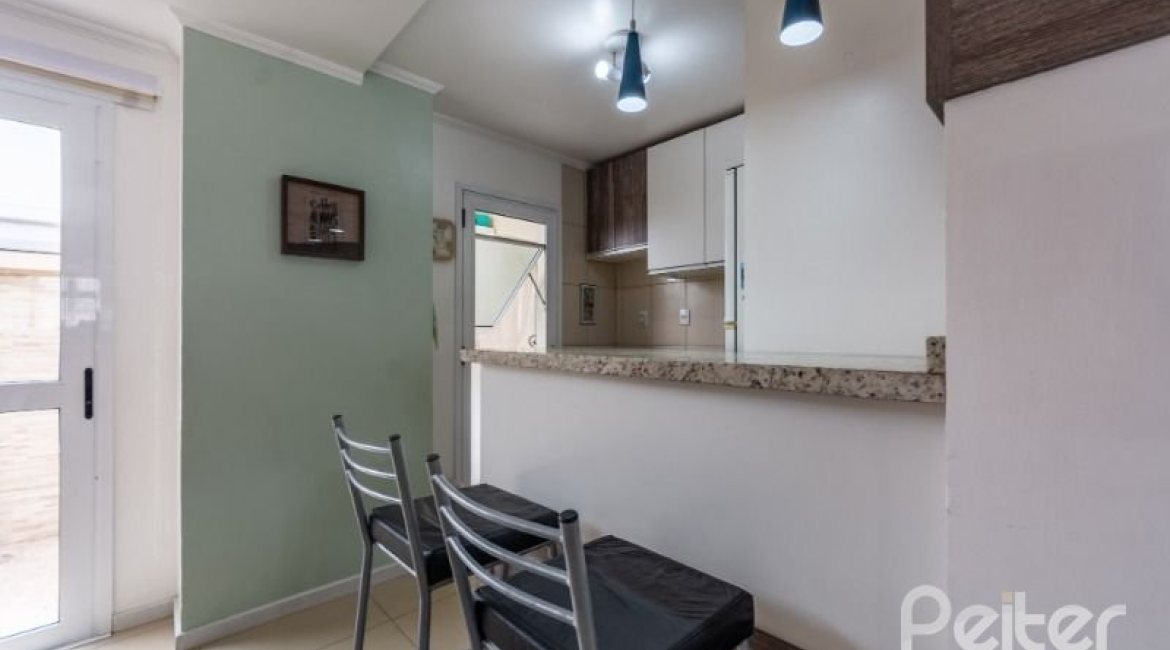 Casa em Condomínio à venda com 126m², 3 dormitórios, 1 suíte, 2 vagas, no bairro Tristeza em Porto Alegre