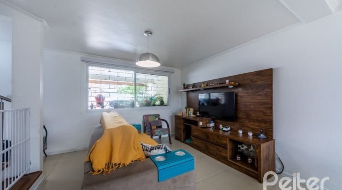 Casa em Condomínio à venda com 126m², 3 dormitórios, 1 suíte, 2 vagas, no bairro Tristeza em Porto Alegre