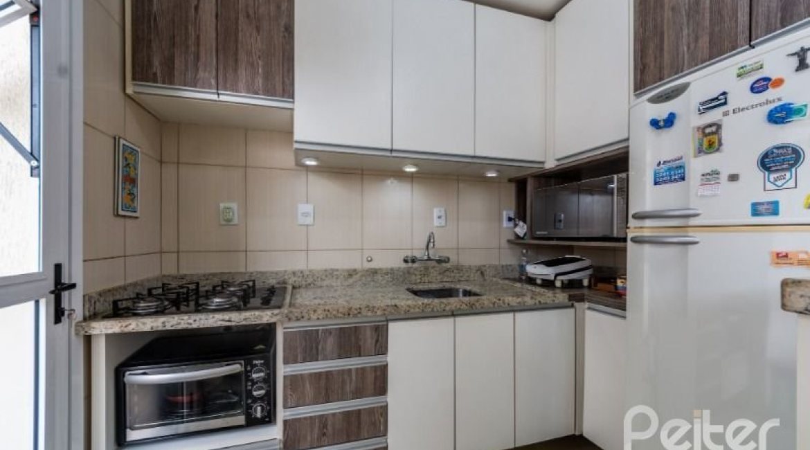 Casa em Condomínio à venda com 126m², 3 dormitórios, 1 suíte, 2 vagas, no bairro Tristeza em Porto Alegre