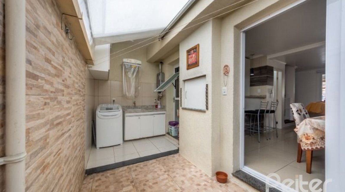 Casa em Condomínio à venda com 126m², 3 dormitórios, 1 suíte, 2 vagas, no bairro Tristeza em Porto Alegre