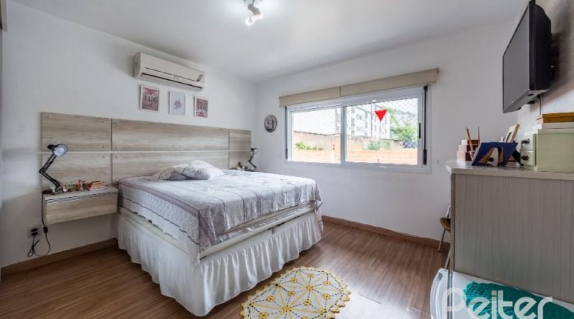 Casa em Condomínio à venda com 126m², 3 dormitórios, 1 suíte, 2 vagas, no bairro Tristeza em Porto Alegre