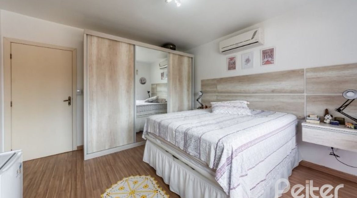 Casa em Condomínio à venda com 126m², 3 dormitórios, 1 suíte, 2 vagas, no bairro Tristeza em Porto Alegre