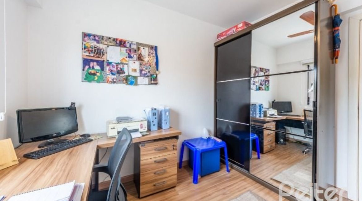 Casa em Condomínio à venda com 126m², 3 dormitórios, 1 suíte, 2 vagas, no bairro Tristeza em Porto Alegre