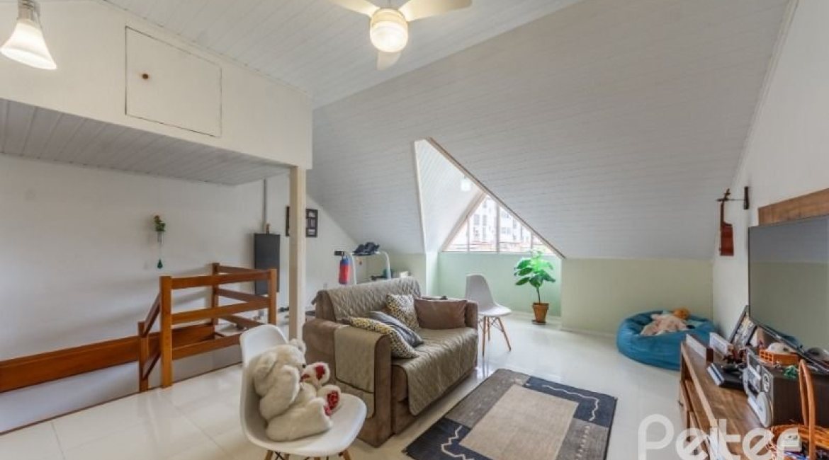 Casa em Condomínio à venda com 126m², 3 dormitórios, 1 suíte, 2 vagas, no bairro Tristeza em Porto Alegre