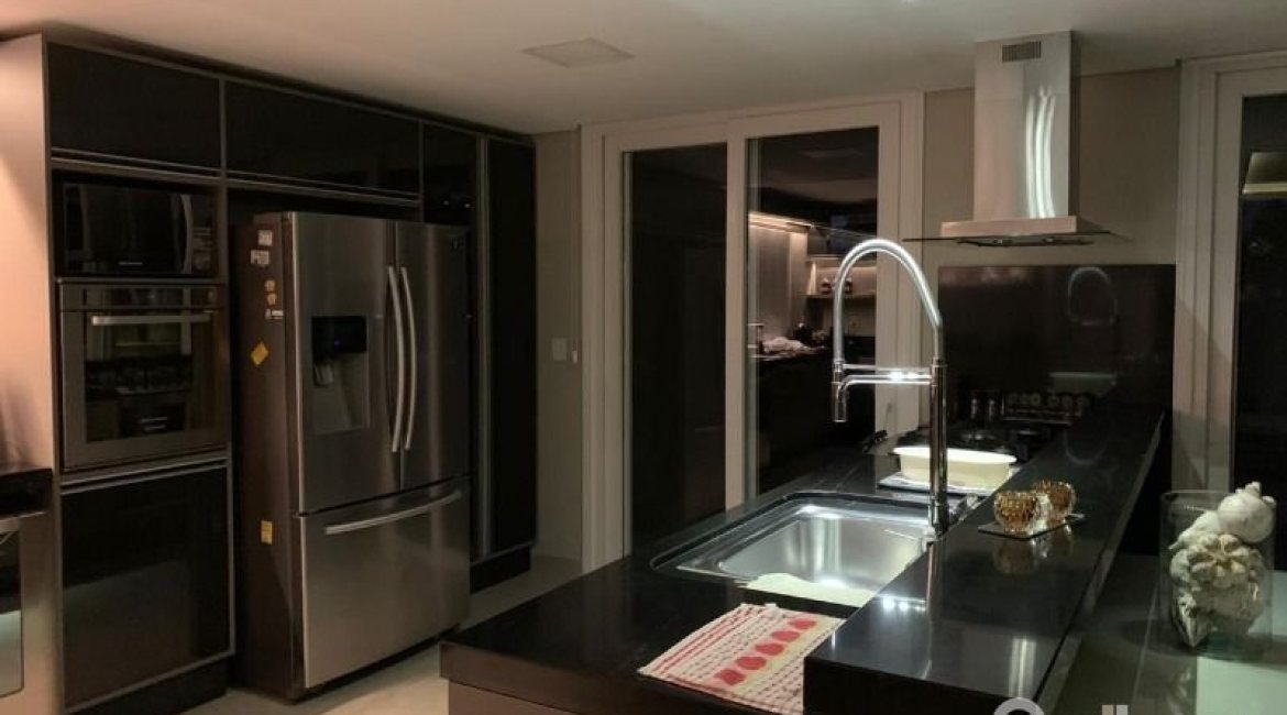 Casa em Condomínio à venda com 480m², 4 dormitórios, 4 suítes, 4 vagas, no bairro Terra Ville em PORTO ALEGRE