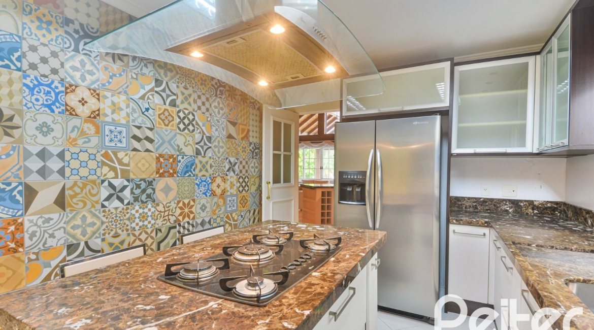 Casa em Condomínio à venda com 358m², 3 dormitórios, 3 suítes, 4 vagas, no bairro Terra Ville em PORTO ALEGRE