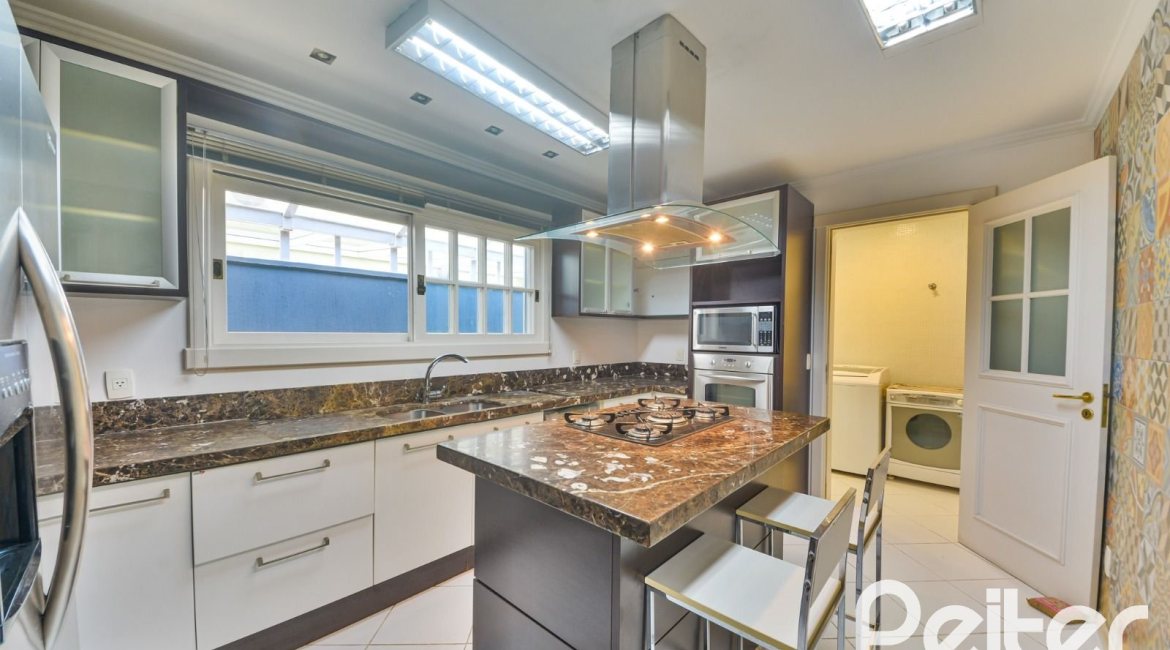 Casa em Condomínio à venda com 358m², 3 dormitórios, 3 suítes, 4 vagas, no bairro Terra Ville em PORTO ALEGRE