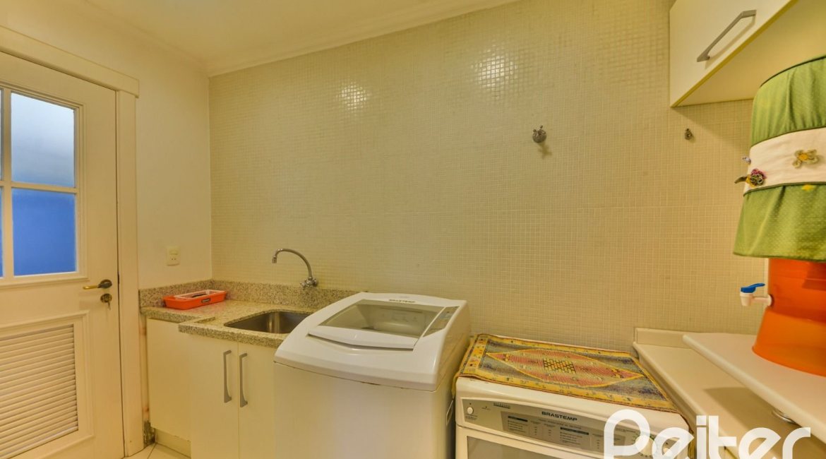 Casa em Condomínio à venda com 358m², 3 dormitórios, 3 suítes, 4 vagas, no bairro Terra Ville em PORTO ALEGRE