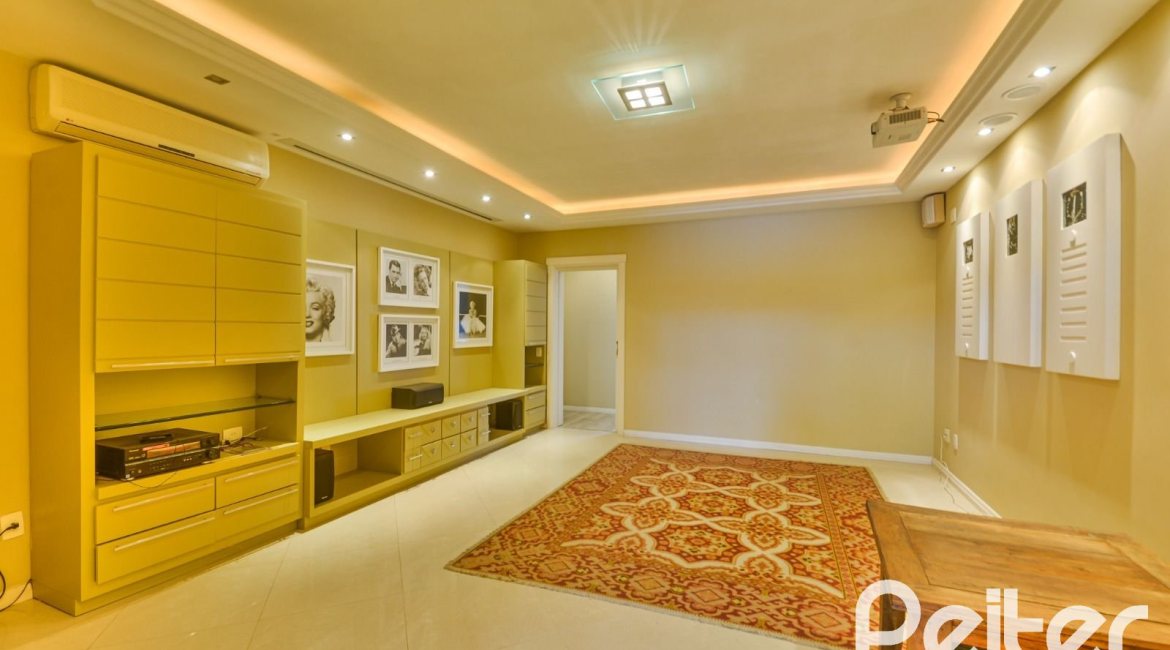 Casa em Condomínio à venda com 358m², 3 dormitórios, 3 suítes, 4 vagas, no bairro Terra Ville em PORTO ALEGRE