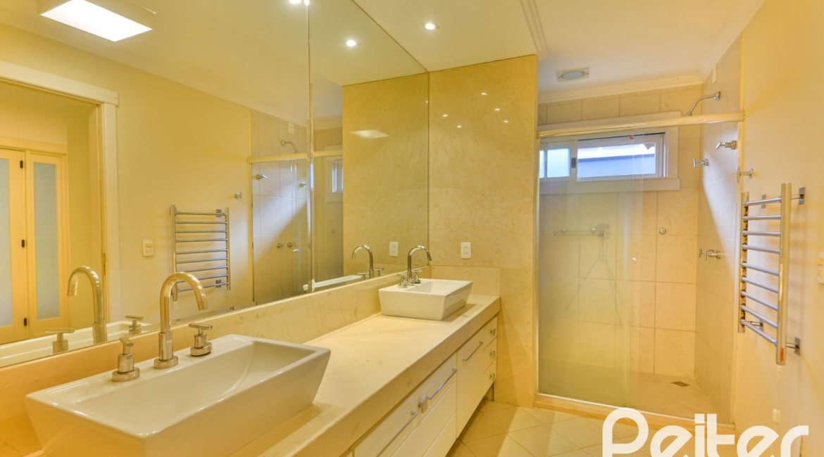 Casa em Condomínio à venda com 358m², 3 dormitórios, 3 suítes, 4 vagas, no bairro Terra Ville em PORTO ALEGRE