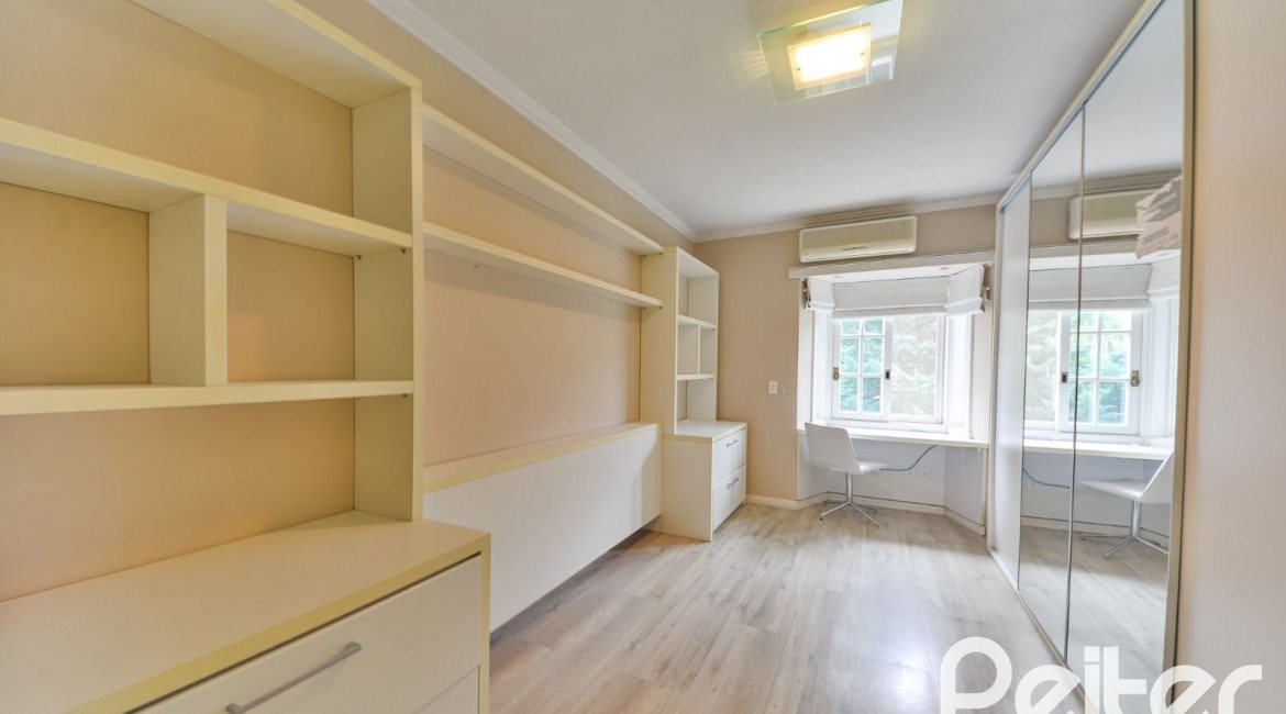 Casa em Condomínio à venda com 358m², 3 dormitórios, 3 suítes, 4 vagas, no bairro Terra Ville em PORTO ALEGRE
