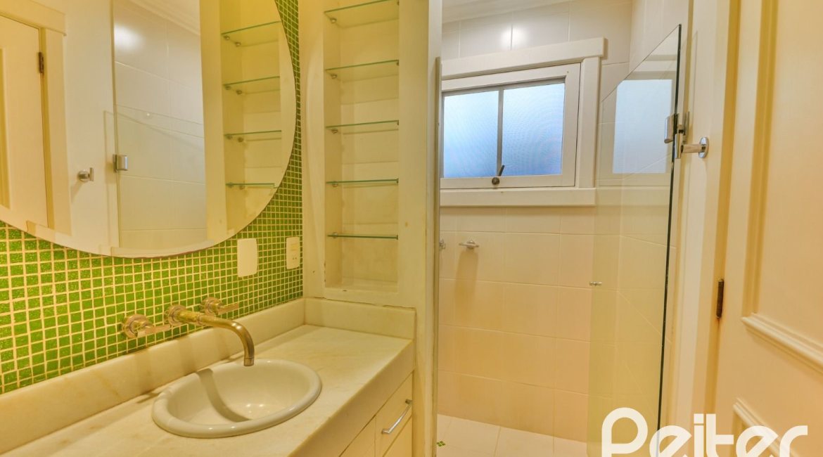 Casa em Condomínio à venda com 358m², 3 dormitórios, 3 suítes, 4 vagas, no bairro Terra Ville em PORTO ALEGRE