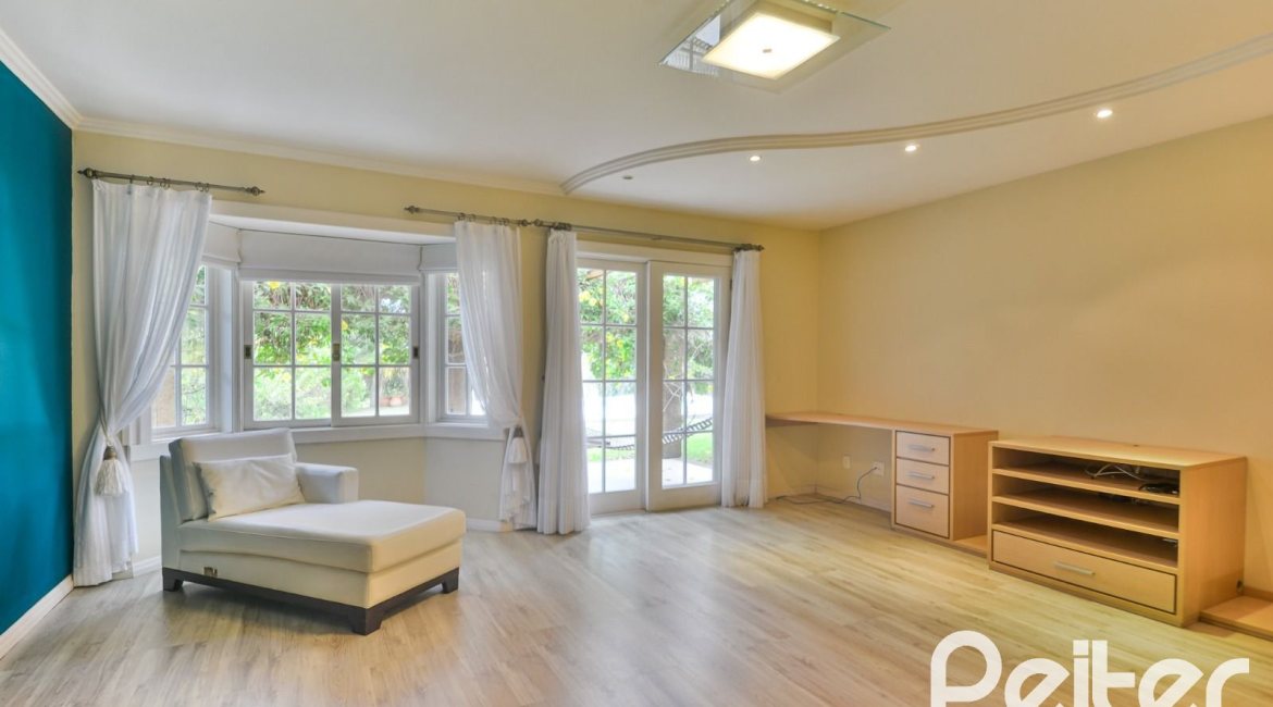 Casa em Condomínio à venda com 358m², 3 dormitórios, 3 suítes, 4 vagas, no bairro Terra Ville em PORTO ALEGRE