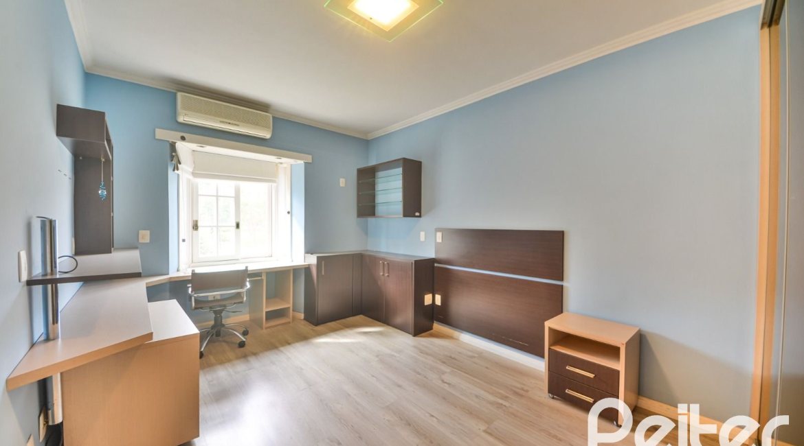 Casa em Condomínio à venda com 358m², 3 dormitórios, 3 suítes, 4 vagas, no bairro Terra Ville em PORTO ALEGRE