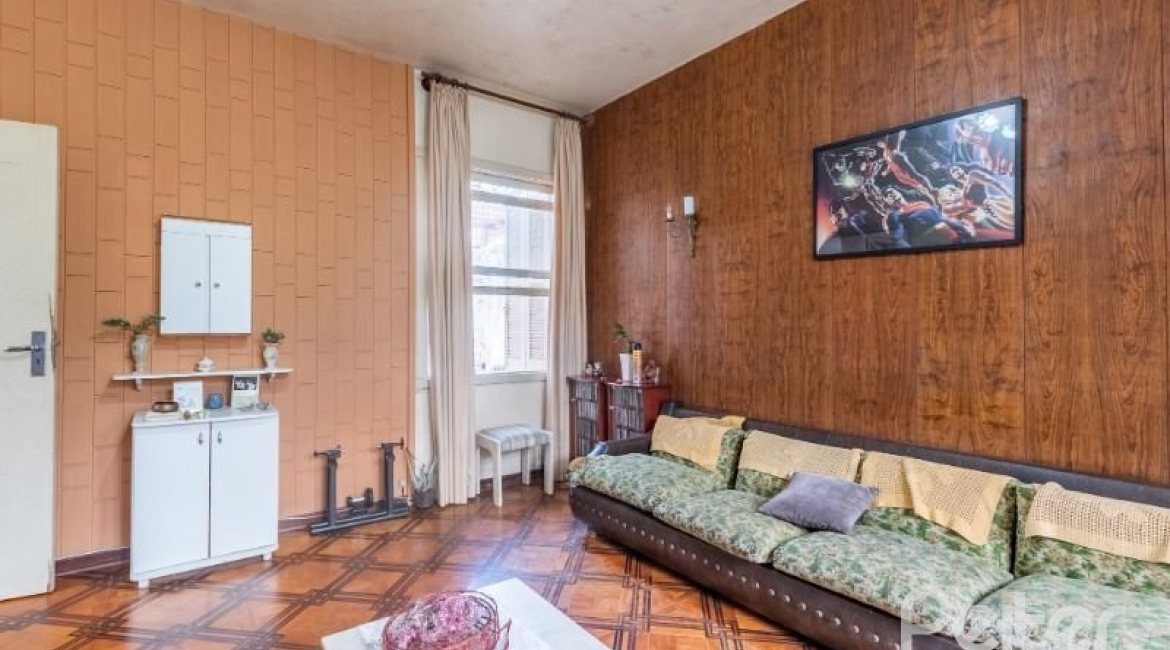 Casa à venda com 234m², 3 dormitórios, 1 suíte, 3 vagas, no bairro Vila Assunção em Porto Alegre