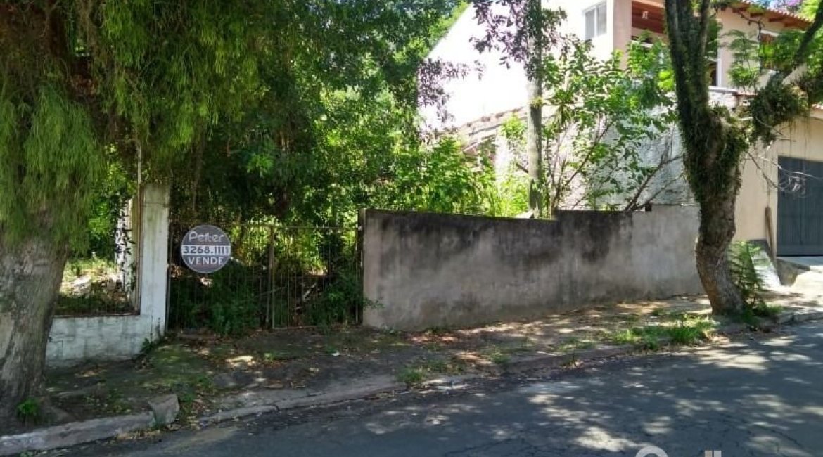 Terreno à venda com 726m², no bairro Tristeza em Porto Alegre