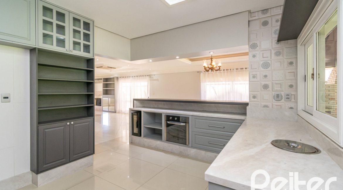 Casa em Condomínio à venda com 217m², 3 dormitórios, 1 suíte, 2 vagas, no bairro Terra Ville em Porto Alegre