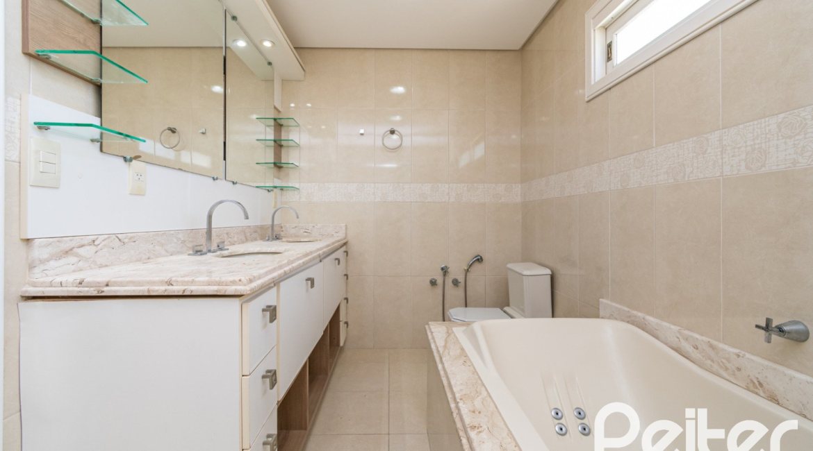 Casa em Condomínio à venda com 217m², 3 dormitórios, 1 suíte, 2 vagas, no bairro Terra Ville em Porto Alegre