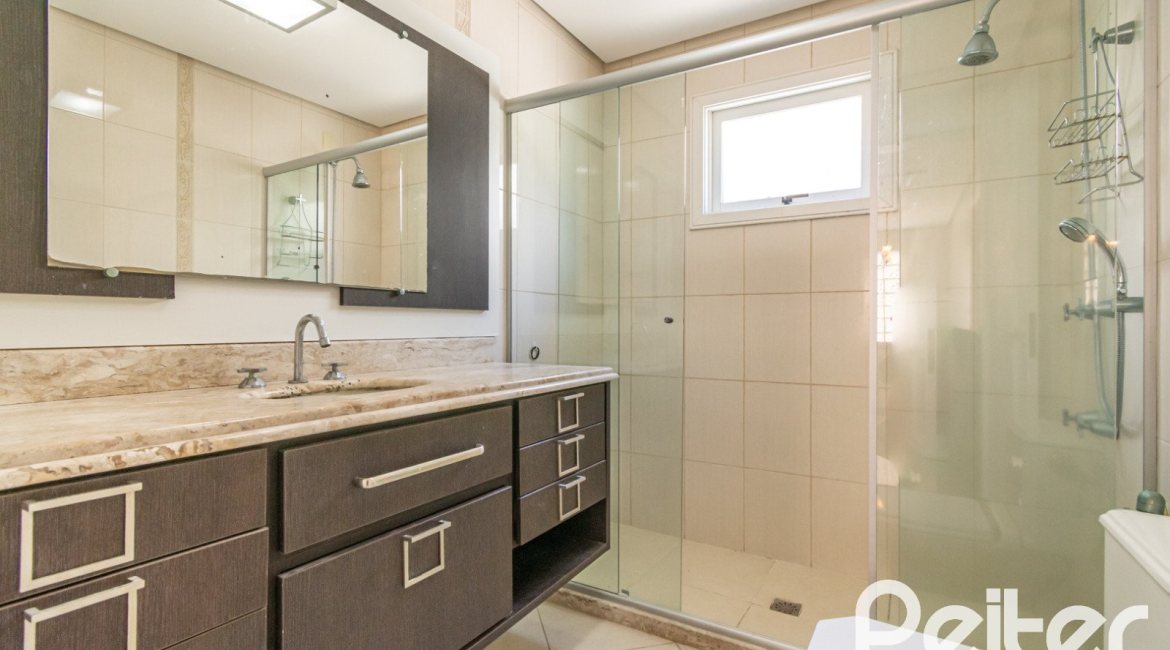 Casa em Condomínio à venda com 217m², 3 dormitórios, 1 suíte, 2 vagas, no bairro Terra Ville em Porto Alegre