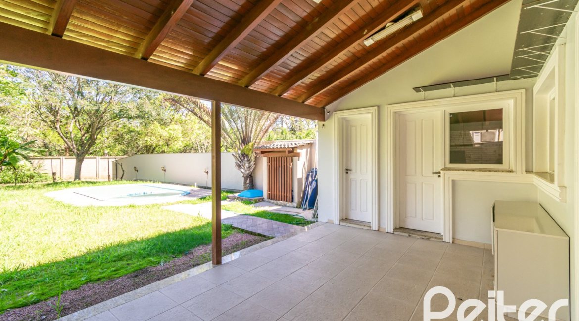 Casa em Condomínio à venda com 217m², 3 dormitórios, 1 suíte, 2 vagas, no bairro Terra Ville em Porto Alegre