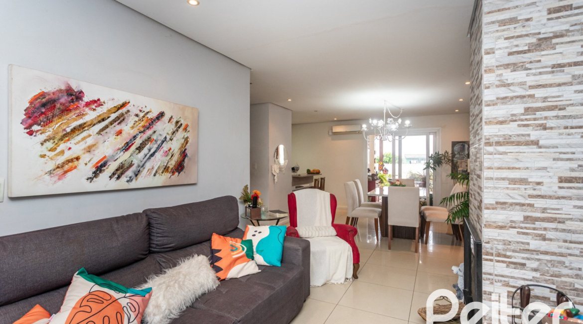 Casa em Condomínio à venda com 132m², 3 dormitórios, 1 suíte, 2 vagas, no bairro Vila Nova em PORTO ALEGRE