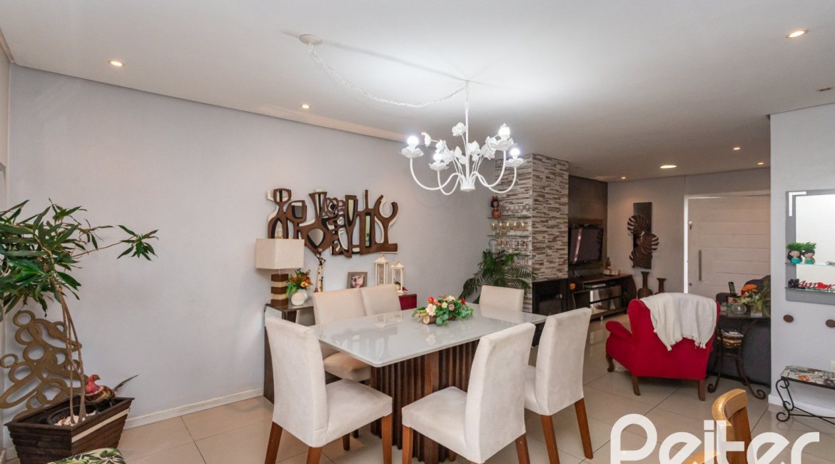 Casa em Condomínio à venda com 132m², 3 dormitórios, 1 suíte, 2 vagas, no bairro Vila Nova em PORTO ALEGRE
