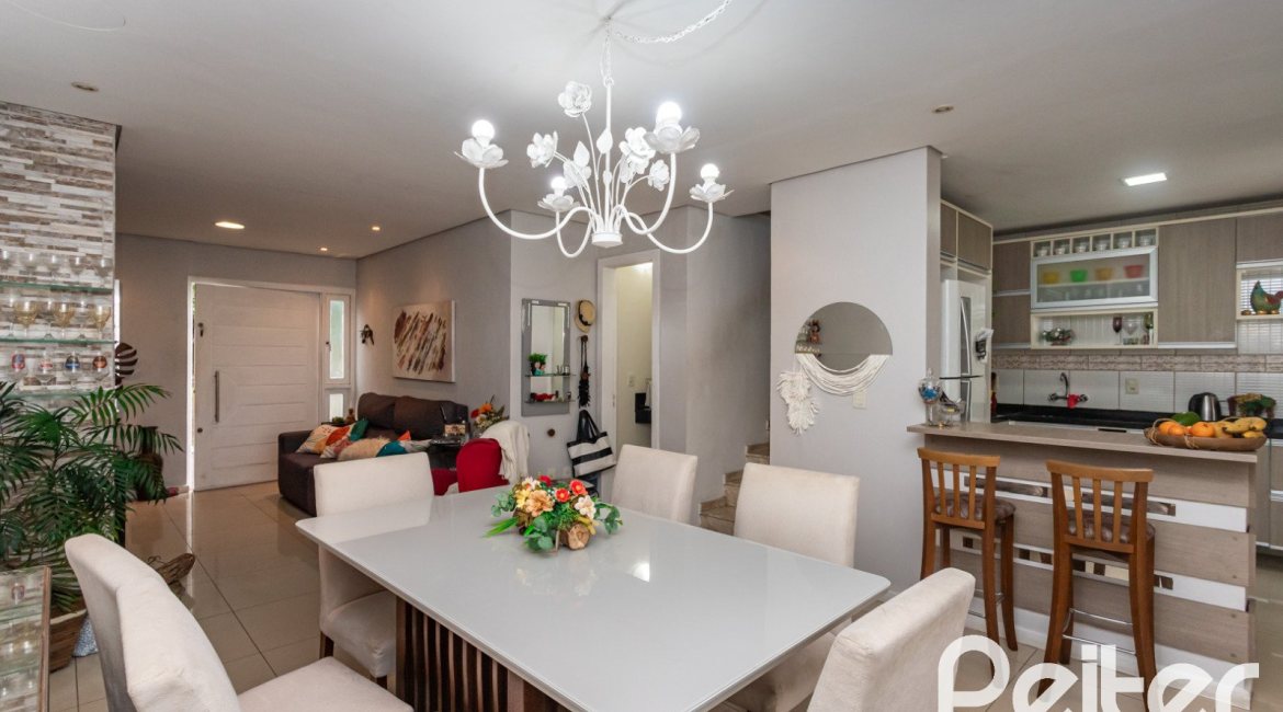 Casa em Condomínio à venda com 132m², 3 dormitórios, 1 suíte, 2 vagas, no bairro Vila Nova em PORTO ALEGRE