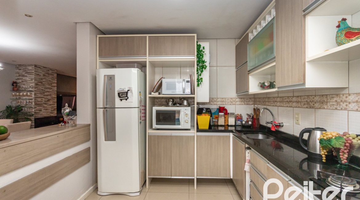 Casa em Condomínio à venda com 132m², 3 dormitórios, 1 suíte, 2 vagas, no bairro Vila Nova em PORTO ALEGRE