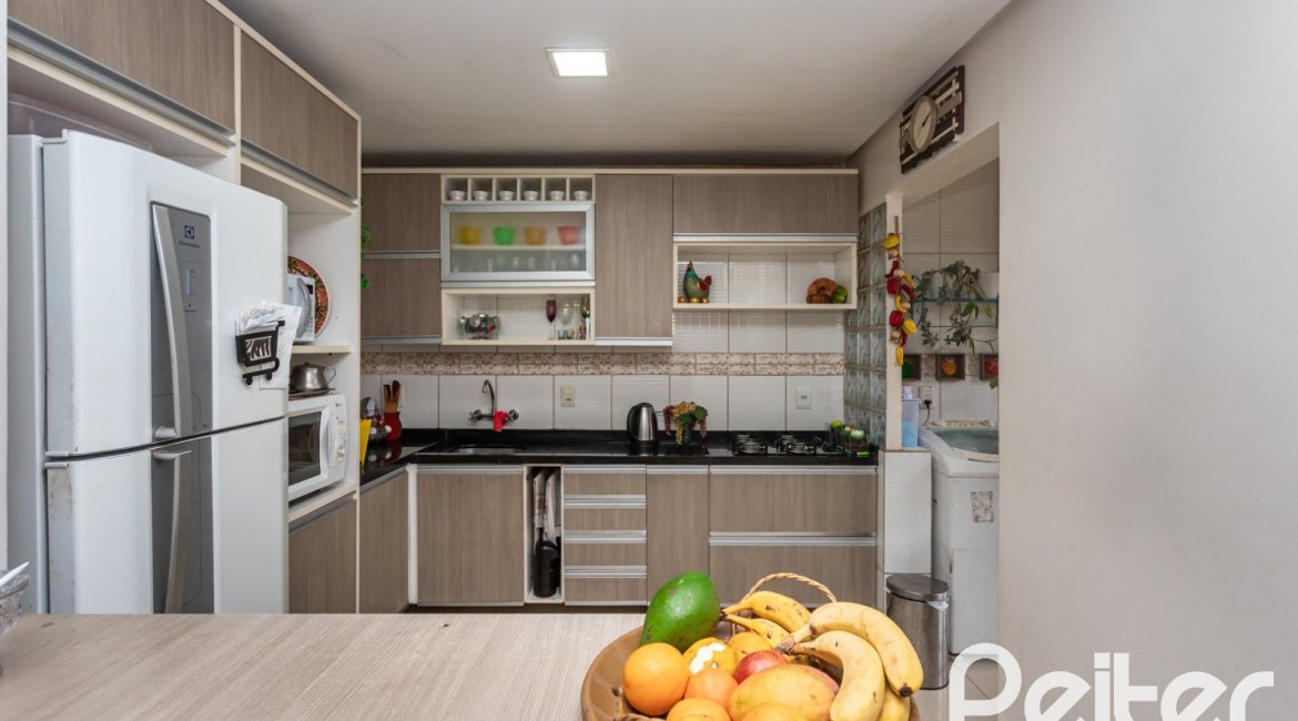 Casa em Condomínio à venda com 132m², 3 dormitórios, 1 suíte, 2 vagas, no bairro Vila Nova em PORTO ALEGRE